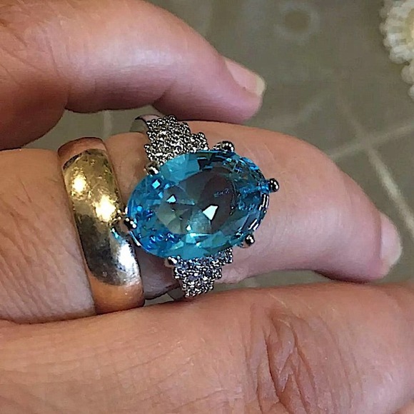 Sterling Silver Aquamarine Ring - Picture 6 of 16